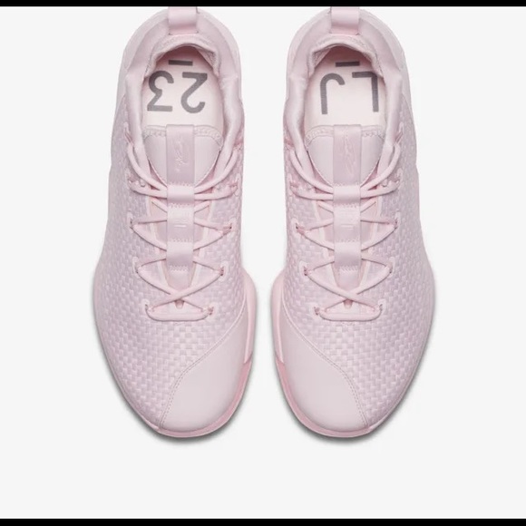 LEBRON XIV (14) LOW
PRISM PINK - Picture 2 of 5